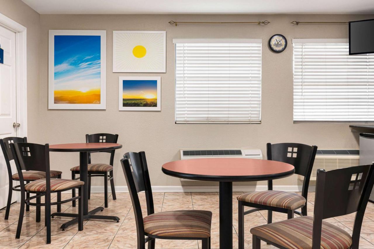 Days Inn By Wyndham Demopolis Extérieur photo